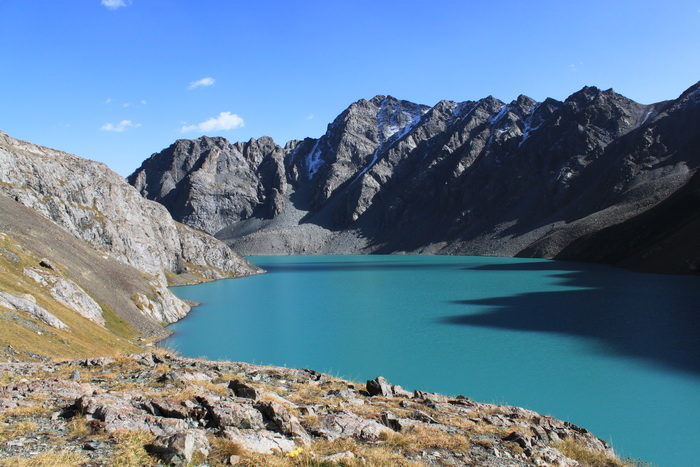 высокогорное озеро АлаКоль. высота 3600м
