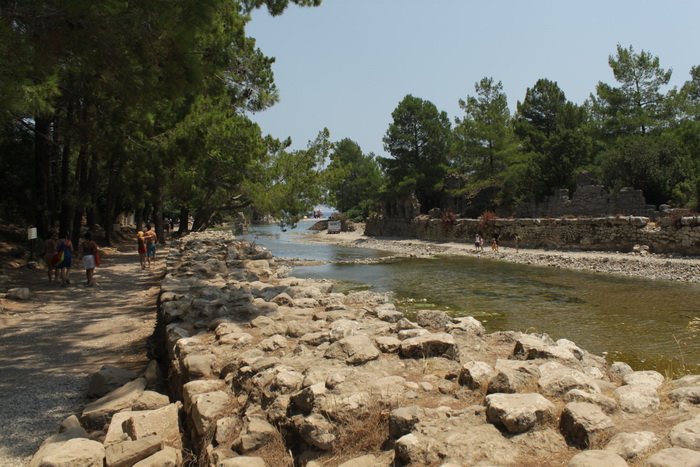 Река протекающая через Олимпос.