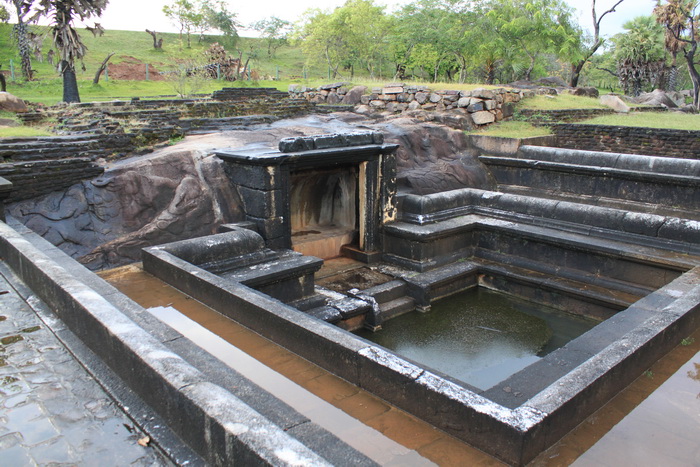 Анурадхапура. Ранмасу-уяна. Королевские ванны.