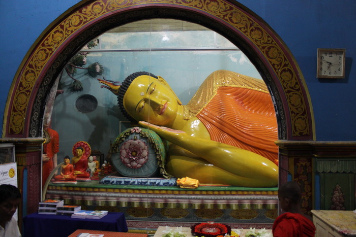 Анурадхапура. Дагоба Руанвели. Статуя лежащего Будды.