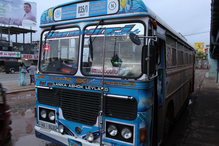 Анурадхапура. Автобус в Михинтале.