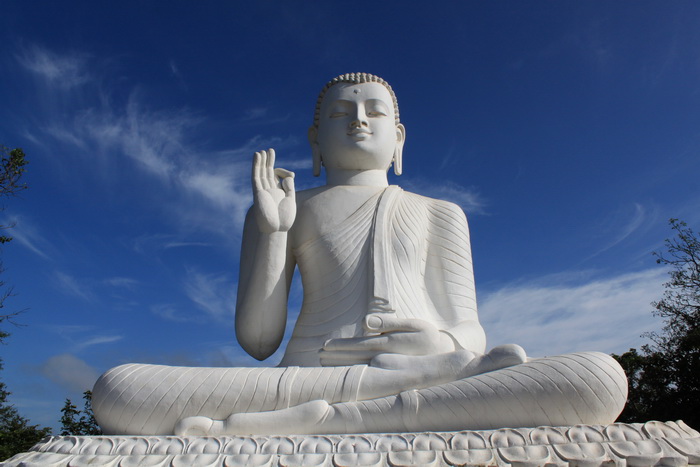 Михинтале. Статуя Будды.