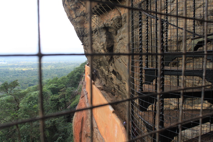 Шри-Ланка. Сигирия. Винтовая лестница к фрескам.