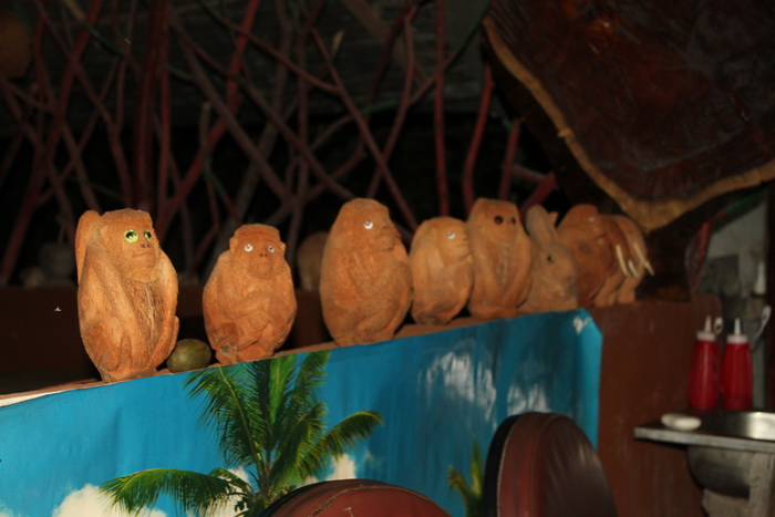 Шри-Ланка. Сигирия. Художественная резка по кокосу.