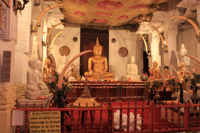 Канди. Храм зуба Будды.