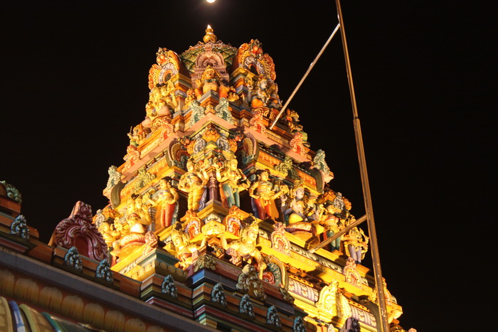 Куала-Лумпур. Башни храма Шри Махамариамман.