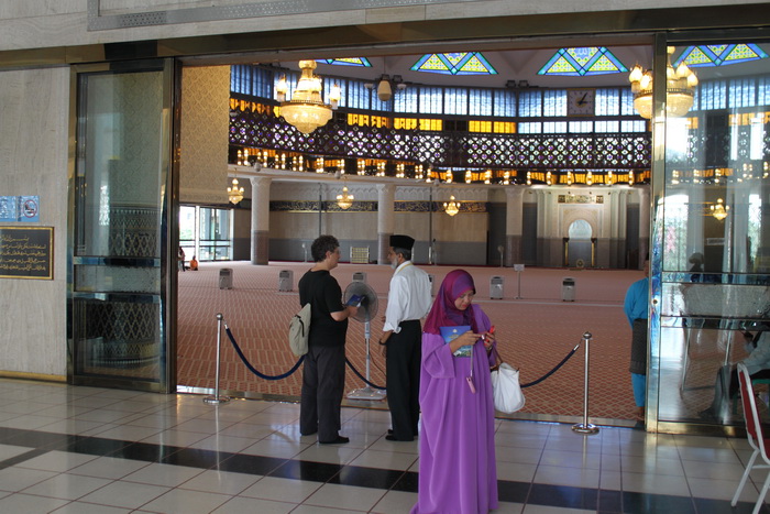 Куала-Лумпур. Главный зал мечети Масжид Негара.