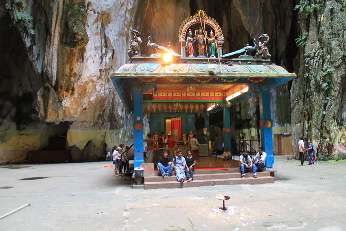 Куала-Лумпур. Пещеры Бату. Алтарь бога Шивы.