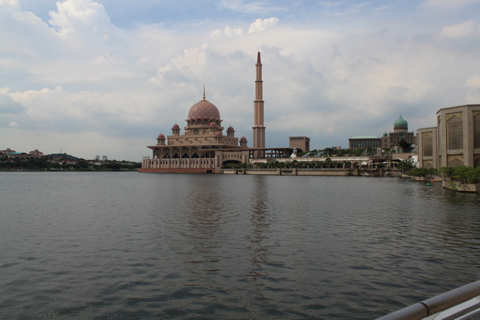 Путраджая. Мечеть Masjid Putra.