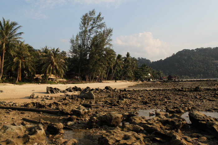 Малайзия. Остров Тиоман. Пляж во время отлива.