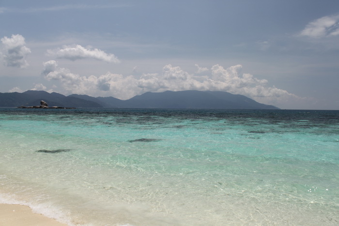 Малайзия. Тиоман. Необитаемый остров White Sandy Beach.