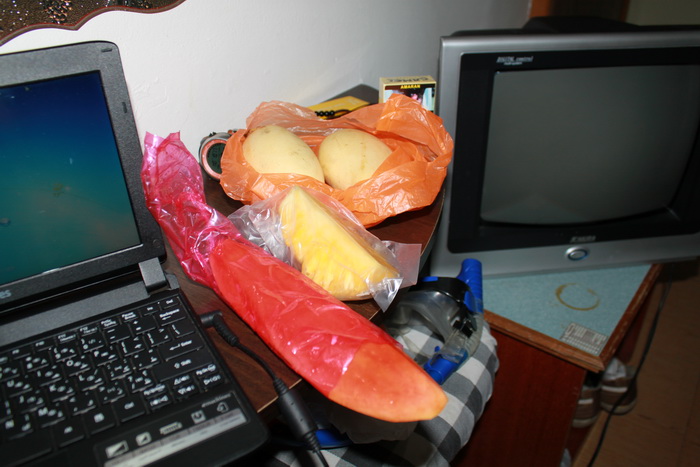 Куала-Лумпур. Экзотические фрукты. Манго, папайя, ананас.