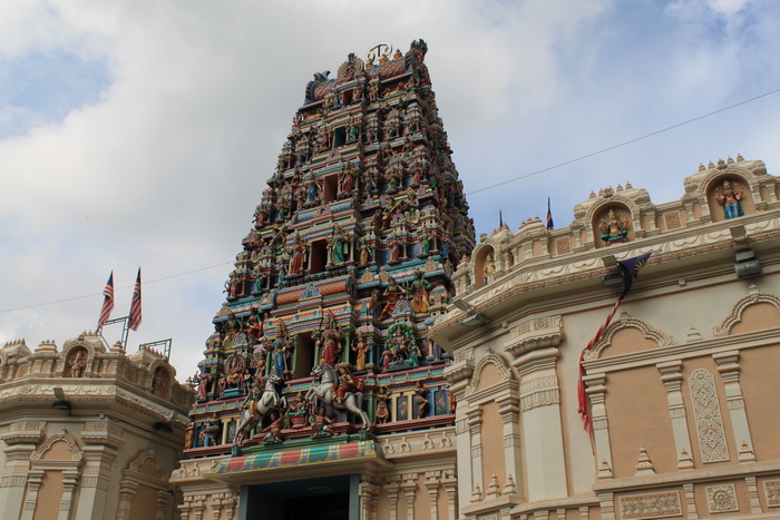 Куала-Лумпур. Вход в храм Sri Mahamariamman.