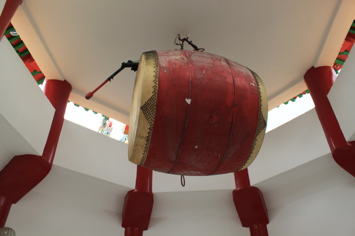 Куала-Лумпур. Барабан в одной из башен храма Thean Hou.