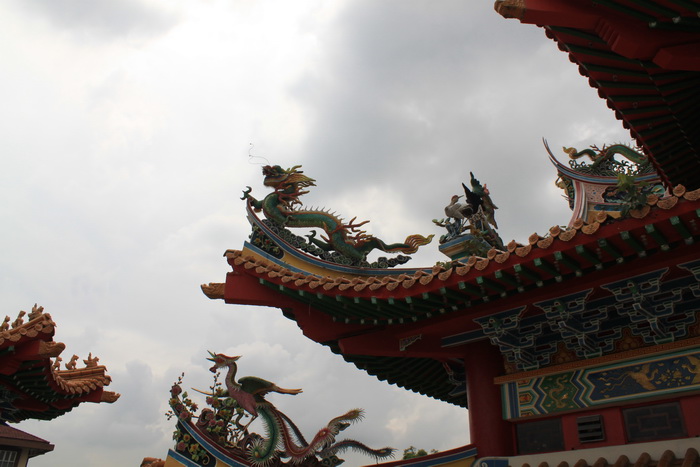 Куала-Лумпур. Драконы на крыше пагоды Thean Hou.