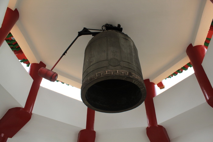 Куала-Лумпур. Колокол в одной из башен храма Thean Hou.