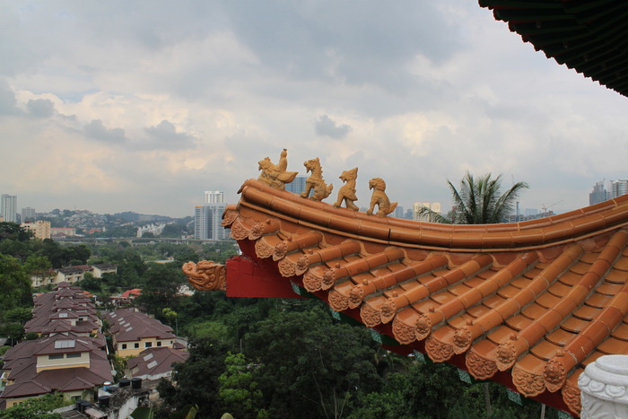 Куала-Лумпур. Фигурки на крыше Thean Hou.