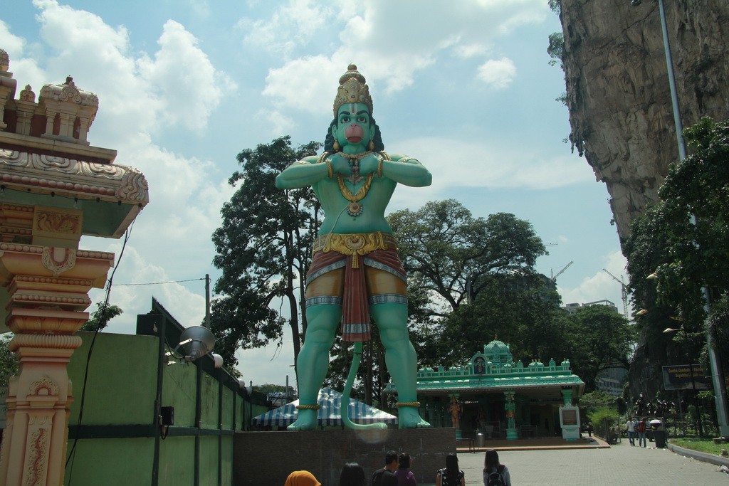 Куала-Лумпур. Пещеры Бату. Бог-обезьяна Хануман.