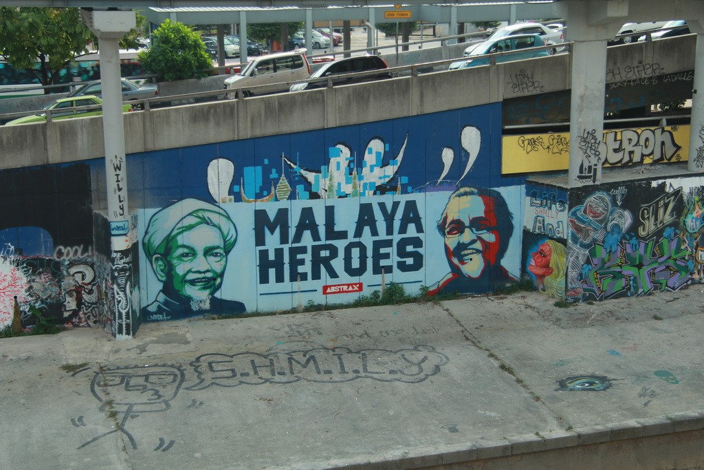 Куала-Лумпур. Граффити у станции Pasar Seni.