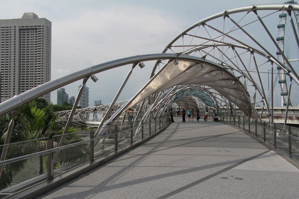 Сингапур. Мост в виде молекулы ДНК.