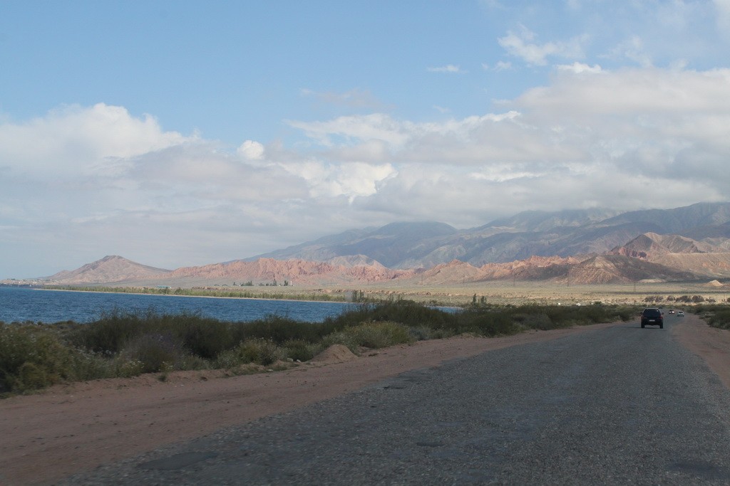 Киргизия. Дорога вдоль южного берега Иссык-Куля.