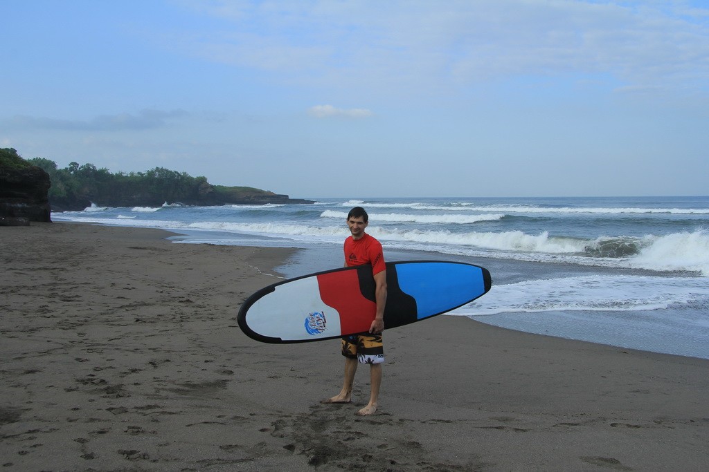 Бали. Довольные лица начинающих серферов.