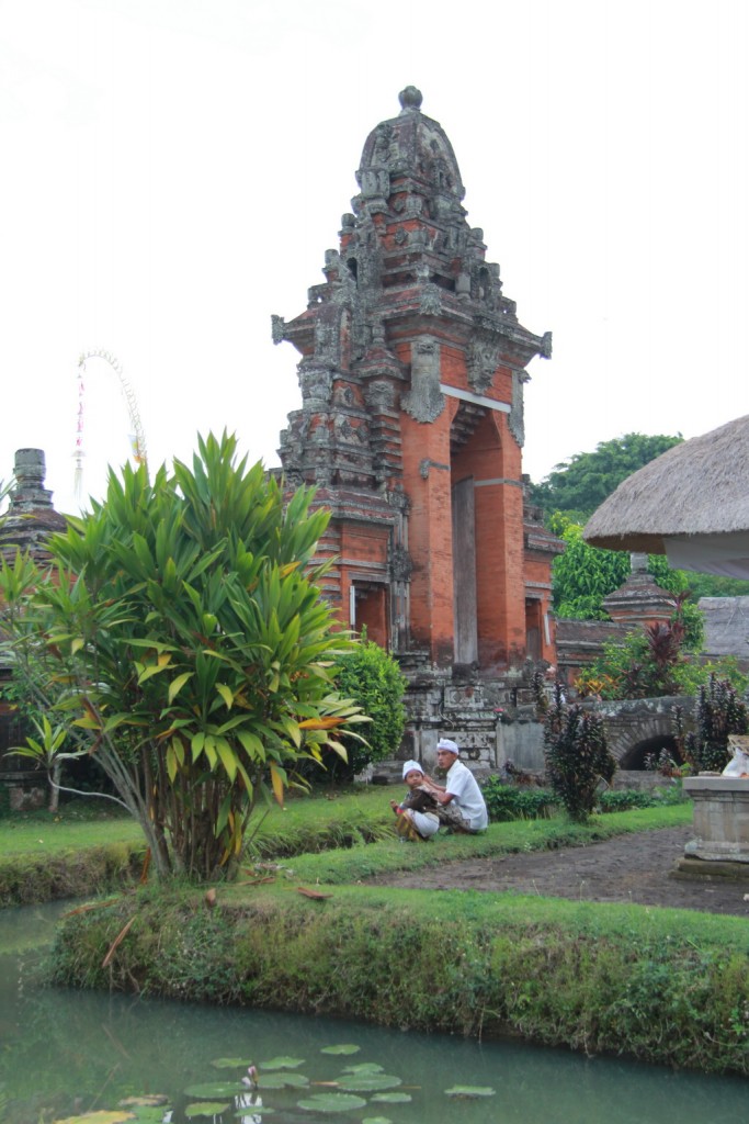 Традиционные ворота в балийский храм.