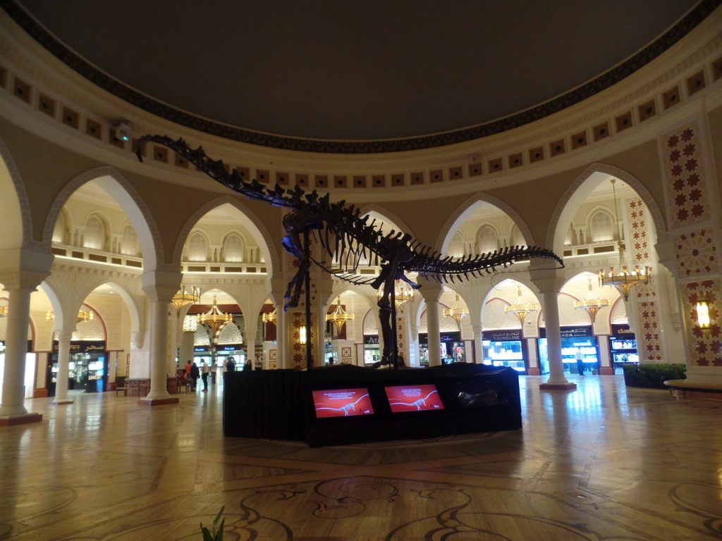 Динозавр диплодок в Дубай молле