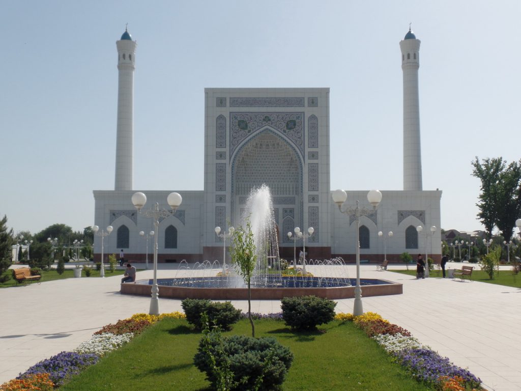 Белая мечеть Минор в Ташкенте