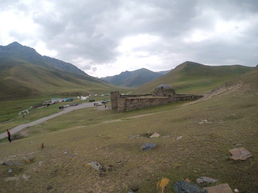 Таш-Рабат древняя крепость в Киргизии.